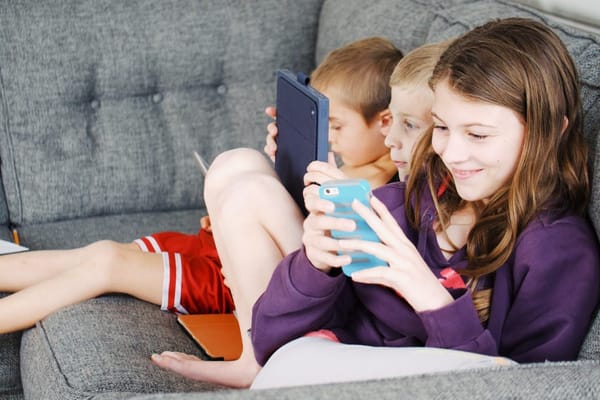 Kids on Sofa - Best Apps for Kids